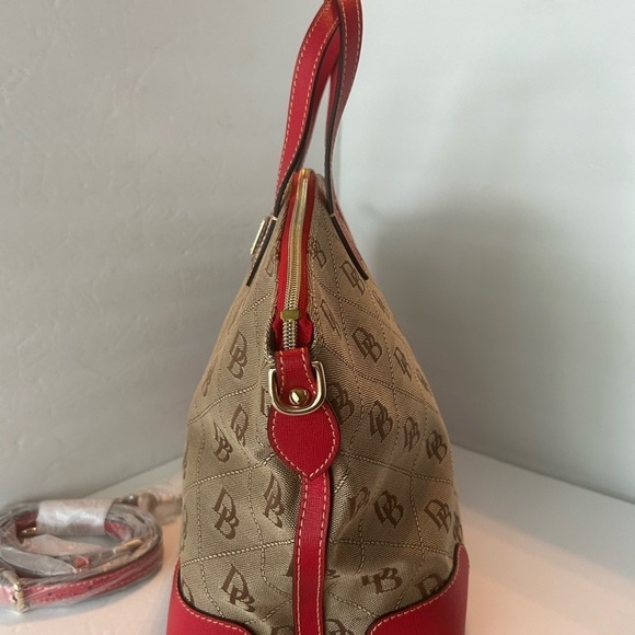 Dooney & Bourke NWOT Large Gabrielle Signature Print With Red Leather Trim - Picture 5 of 8